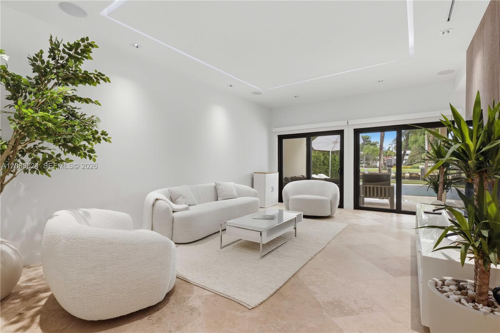 415 Holiday Dr photo 39
