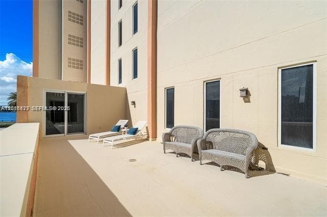 VALIANT HOUSE CONDO · #207 in Hollywood - Photo 17
