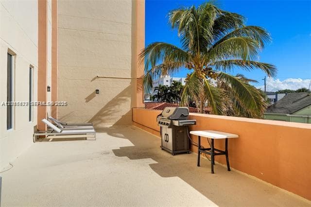 VALIANT HOUSE CONDO · #207 in Hollywood - Photo 20