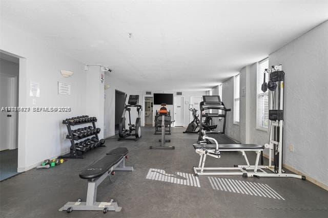VALIANT HOUSE CONDO · #207 in Hollywood - Photo 18
