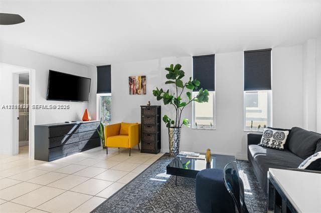 VALIANT HOUSE CONDO · #207 in Hollywood - Photo 4