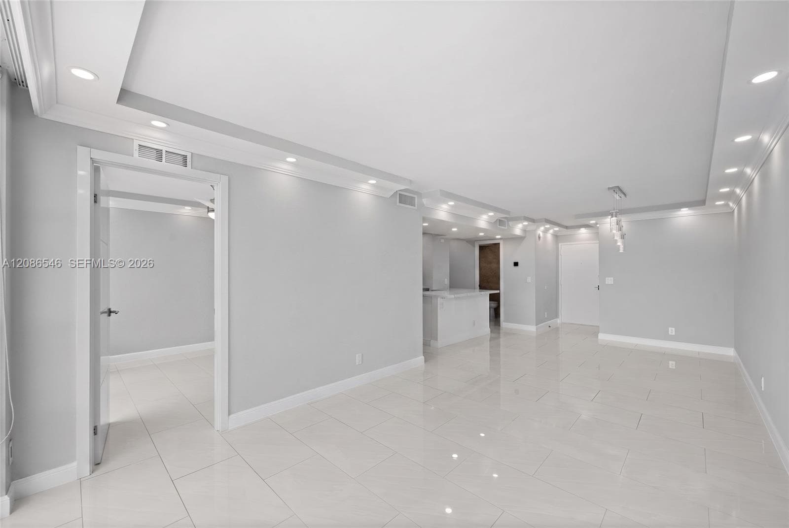 DESOTO · #411 in Hallandale Beach - Photo 8