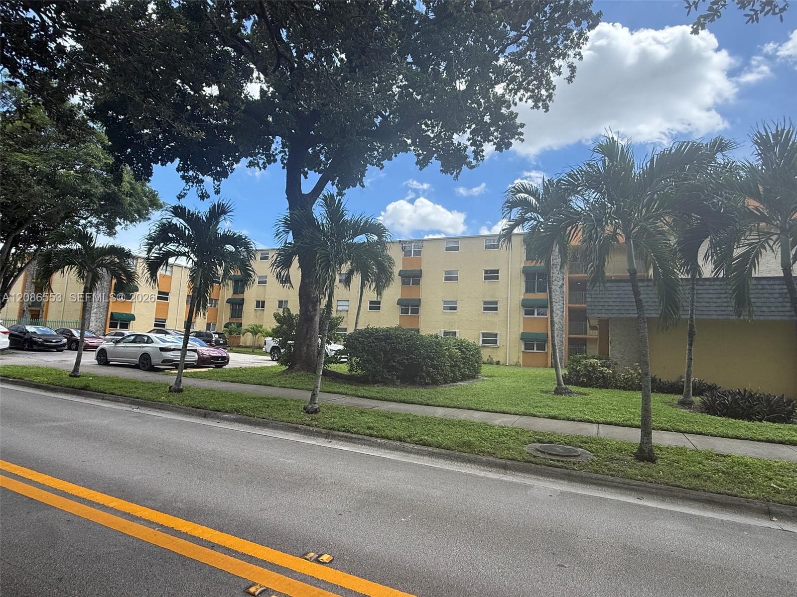 LAS ESTRELLAS CONDO · #405 in Hialeah - Photo 2