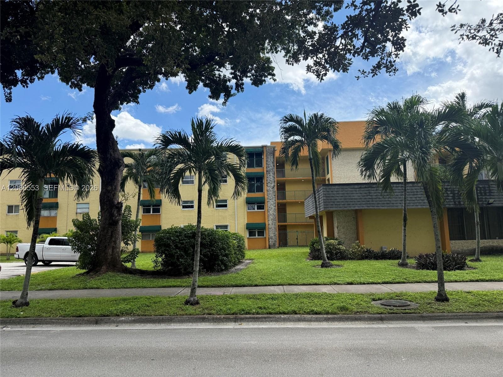 LAS ESTRELLAS CONDO · #405 in Hialeah - Photo 3