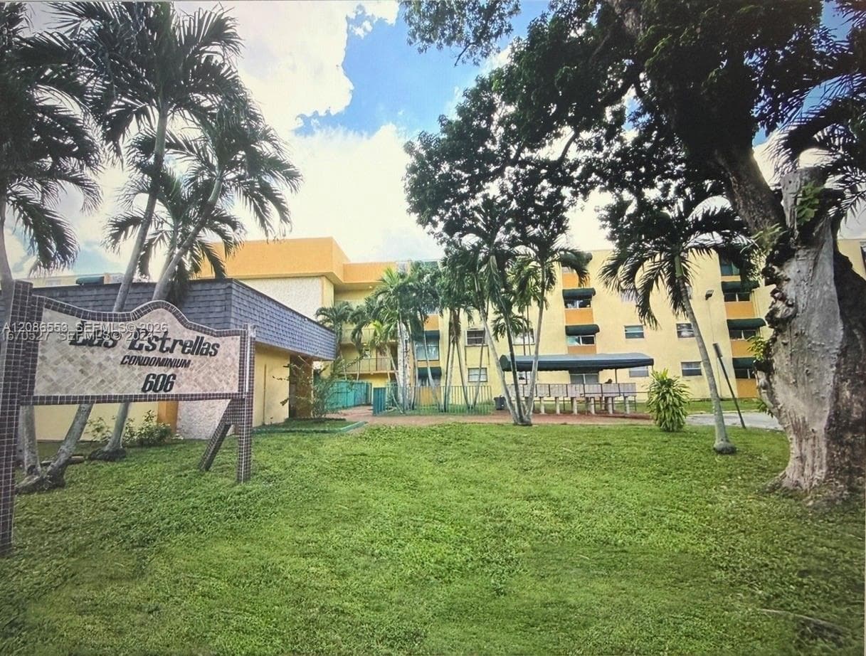 LAS ESTRELLAS CONDO · #405 in Hialeah - Photo 1