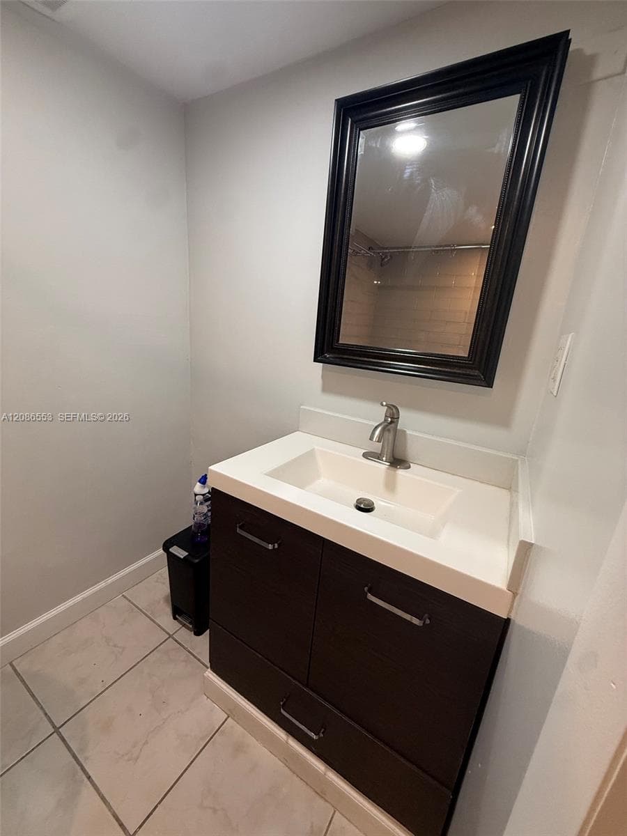 LAS ESTRELLAS CONDO · #405 in Hialeah - Photo 9