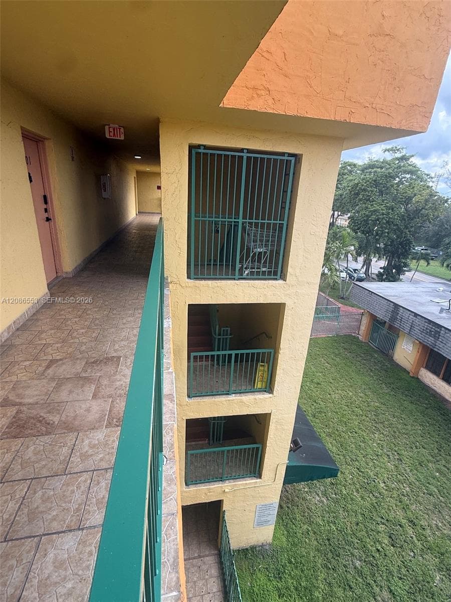 LAS ESTRELLAS CONDO · #405 in Hialeah - Photo 4