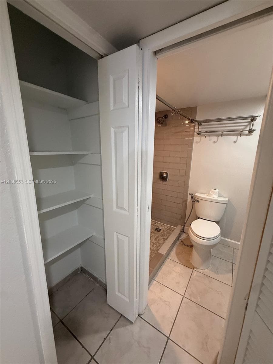 LAS ESTRELLAS CONDO · #405 in Hialeah - Photo 8