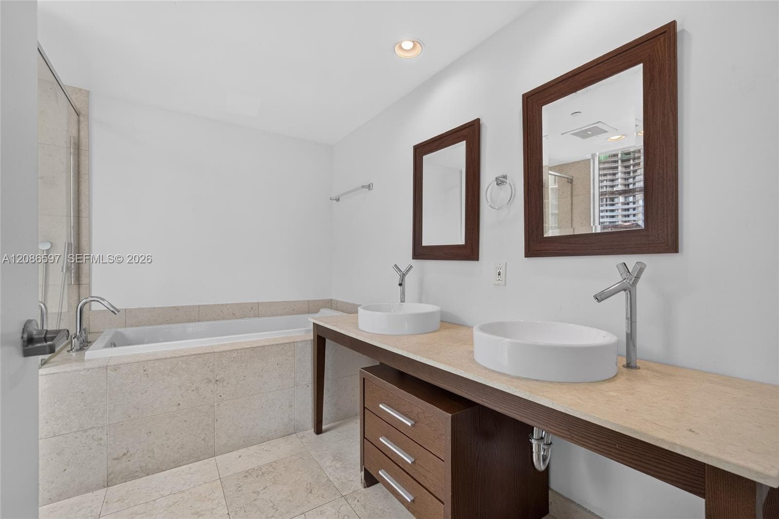 Icon Brickell I · #4613 in Miami - Photo 24