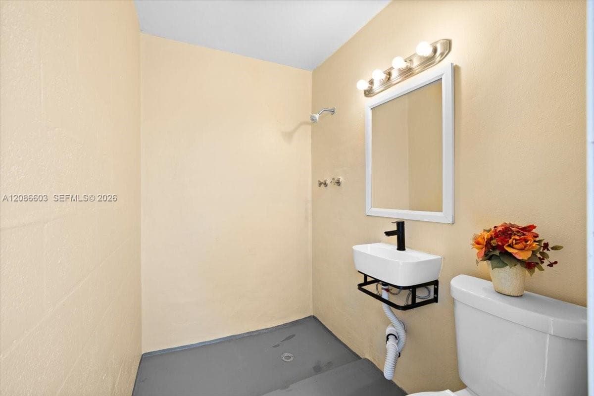 Cabana/Pool bathroom with shower