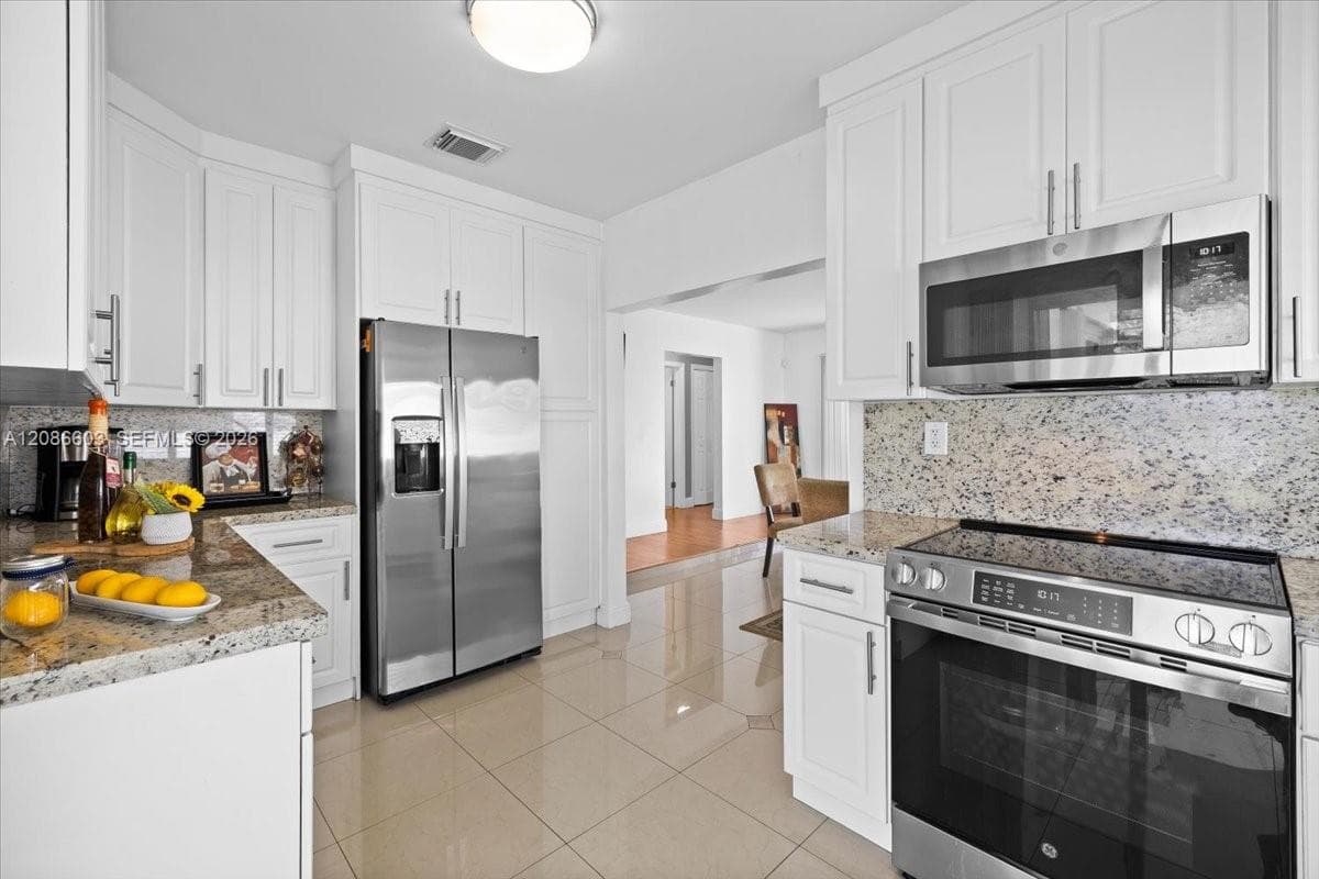 11125 SW 173rd Ter photo 2