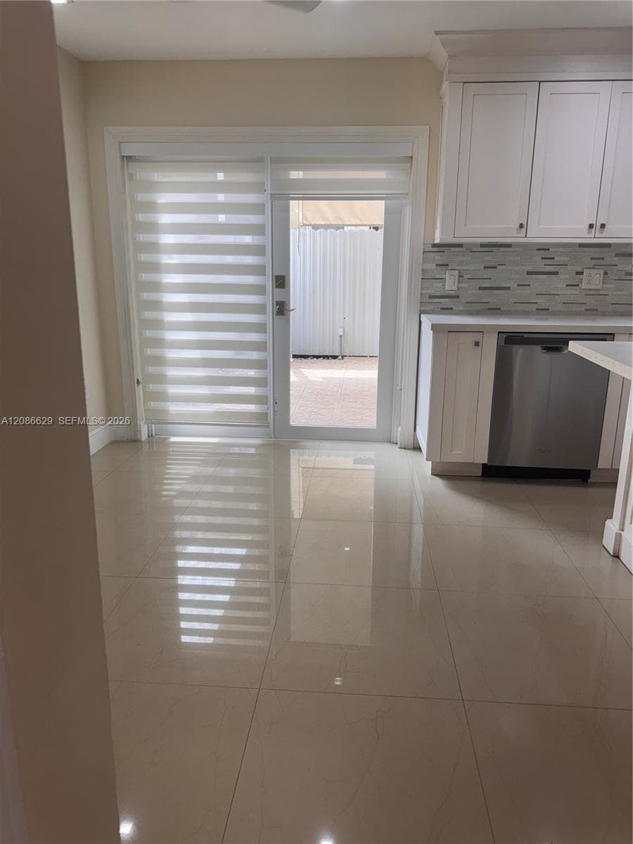 7075 NW 173rd Dr #1406 photo 9