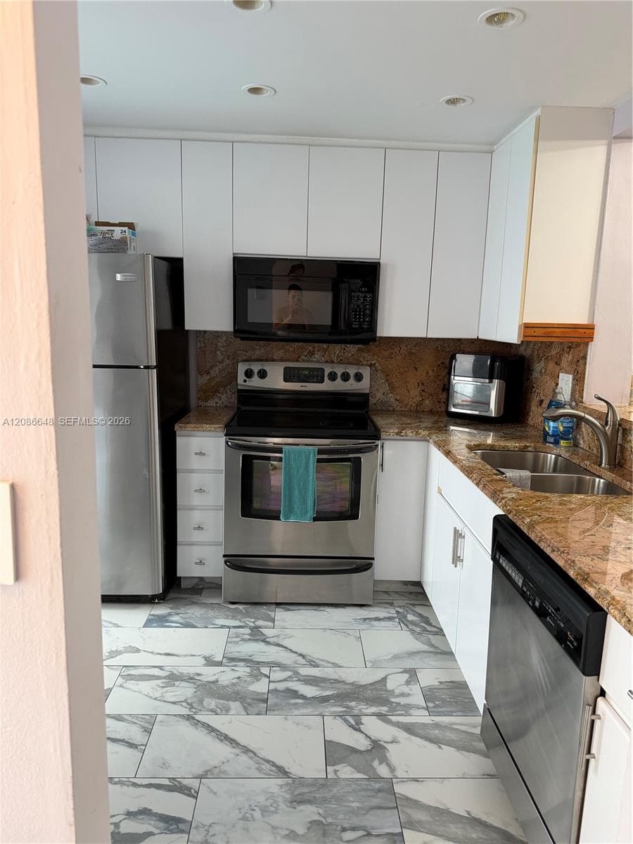 MEADOWBROOK TOWERS · #506 in Hallandale Beach - Photo 3