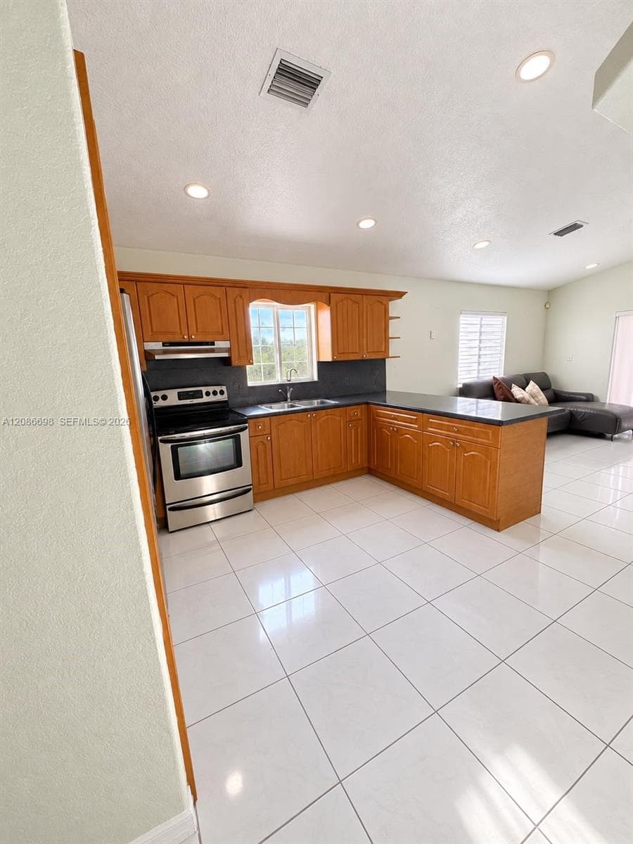 8010 NW 186th Ter photo 6