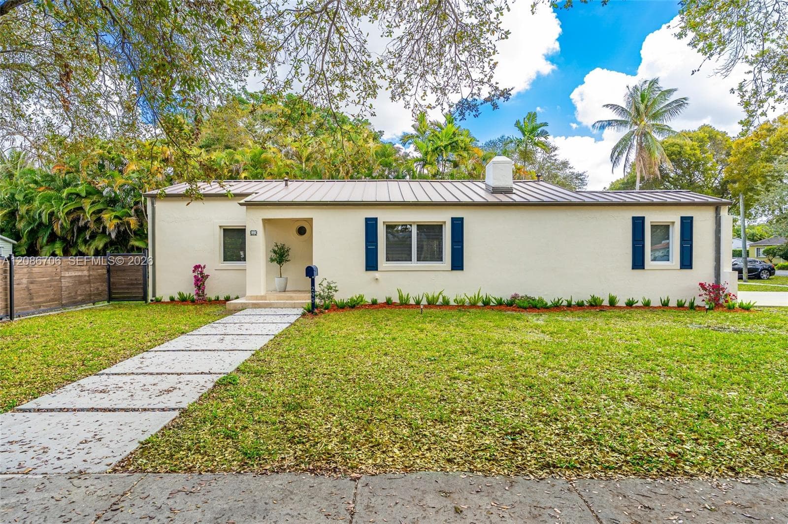 295 De Leon Dr photo 3