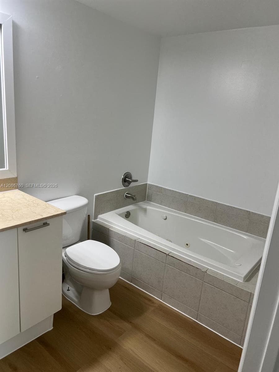 140 South Dixie Hwy · #810 in Hollywood - Photo 27