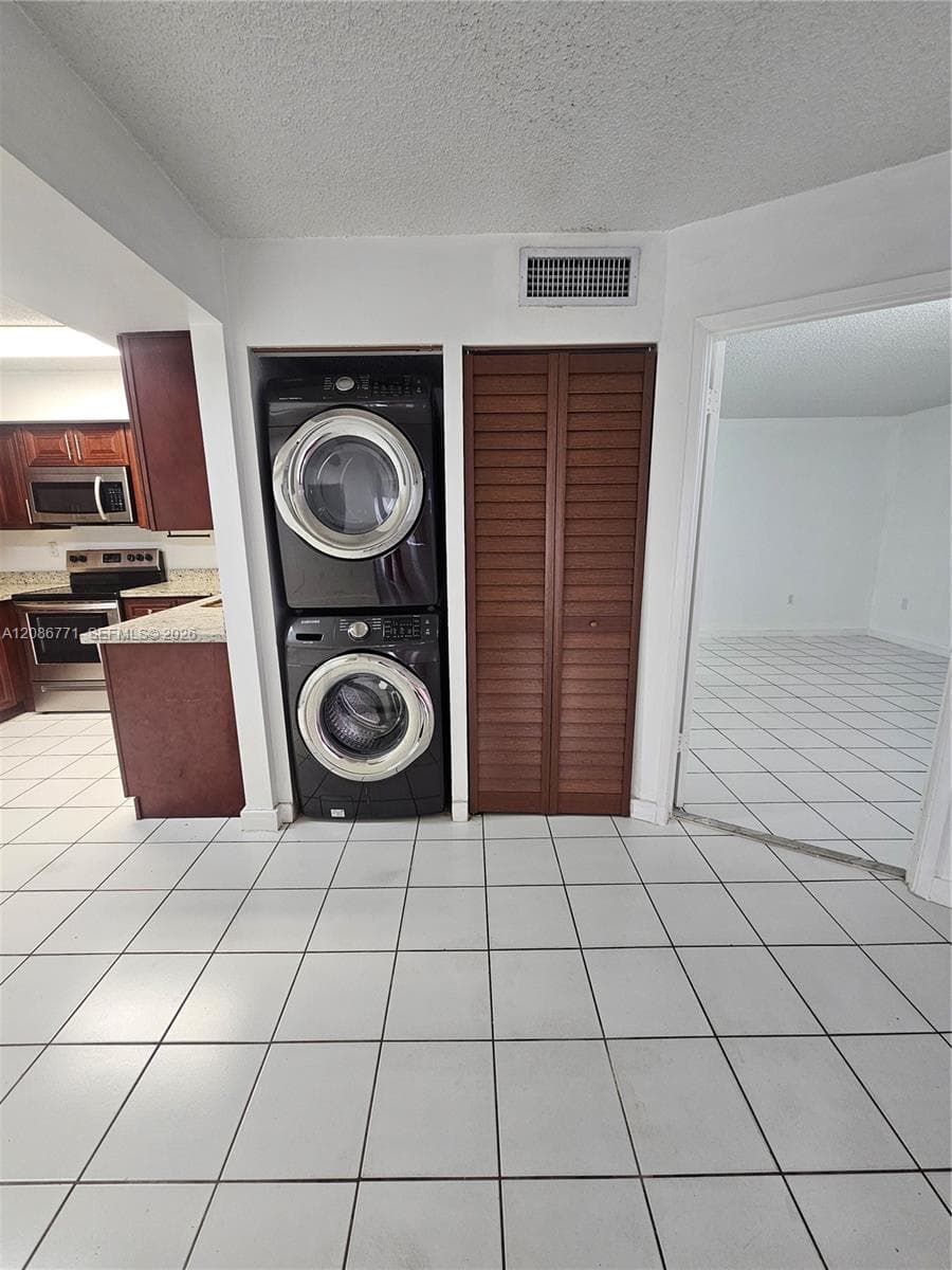 Point Lake Condo · #107 in Miami - Photo 9
