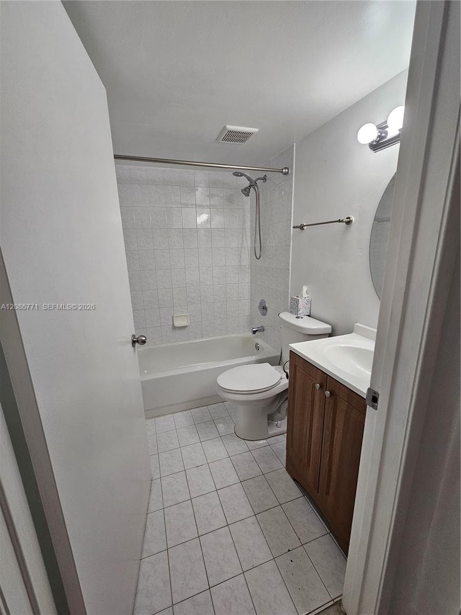 Point Lake Condo · #107 in Miami - Photo 8