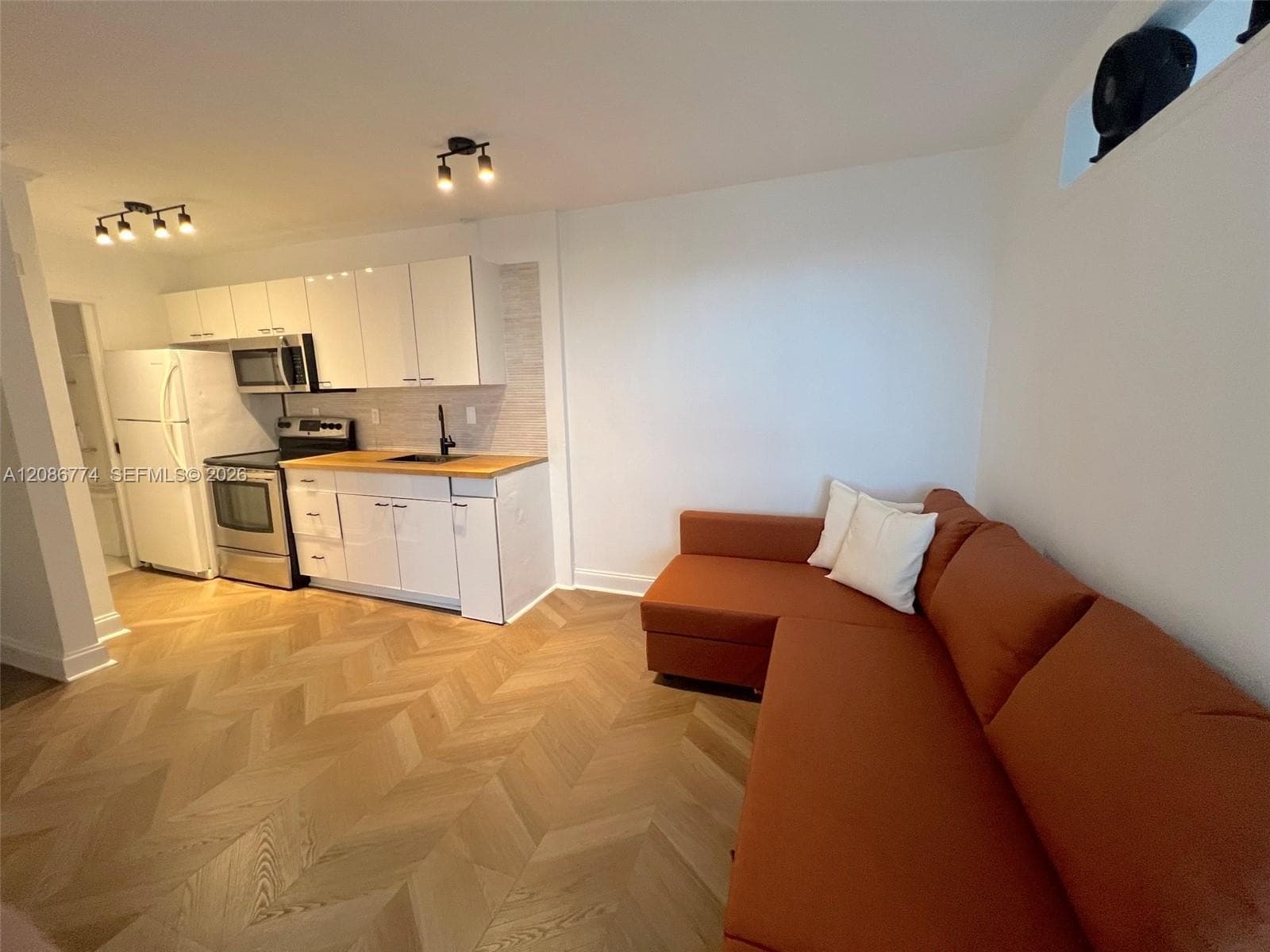 ISLANDER CONDO APTS · #604 in Miami Beach - Photo 5