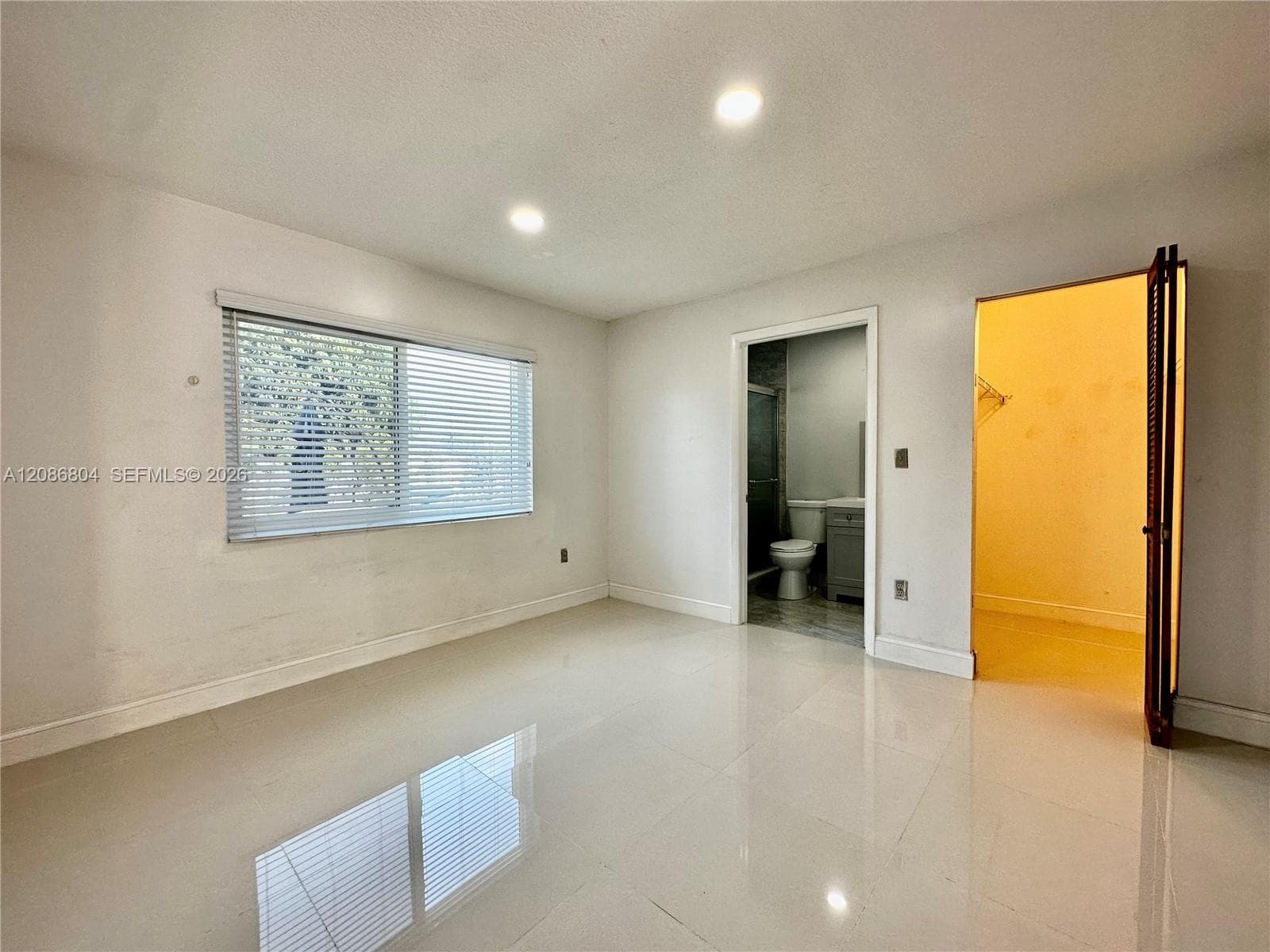 18155 SW 105th Ave photo 8
