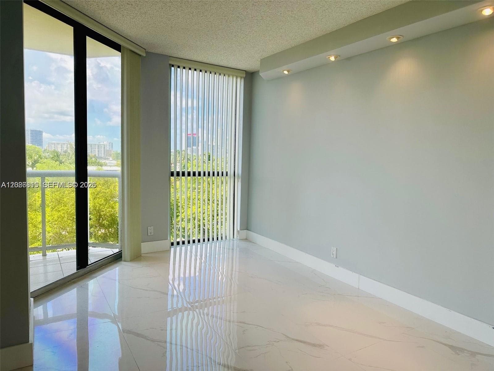 HARBORSIDE AT THE WATERWA · #503 in Aventura - Photo 14