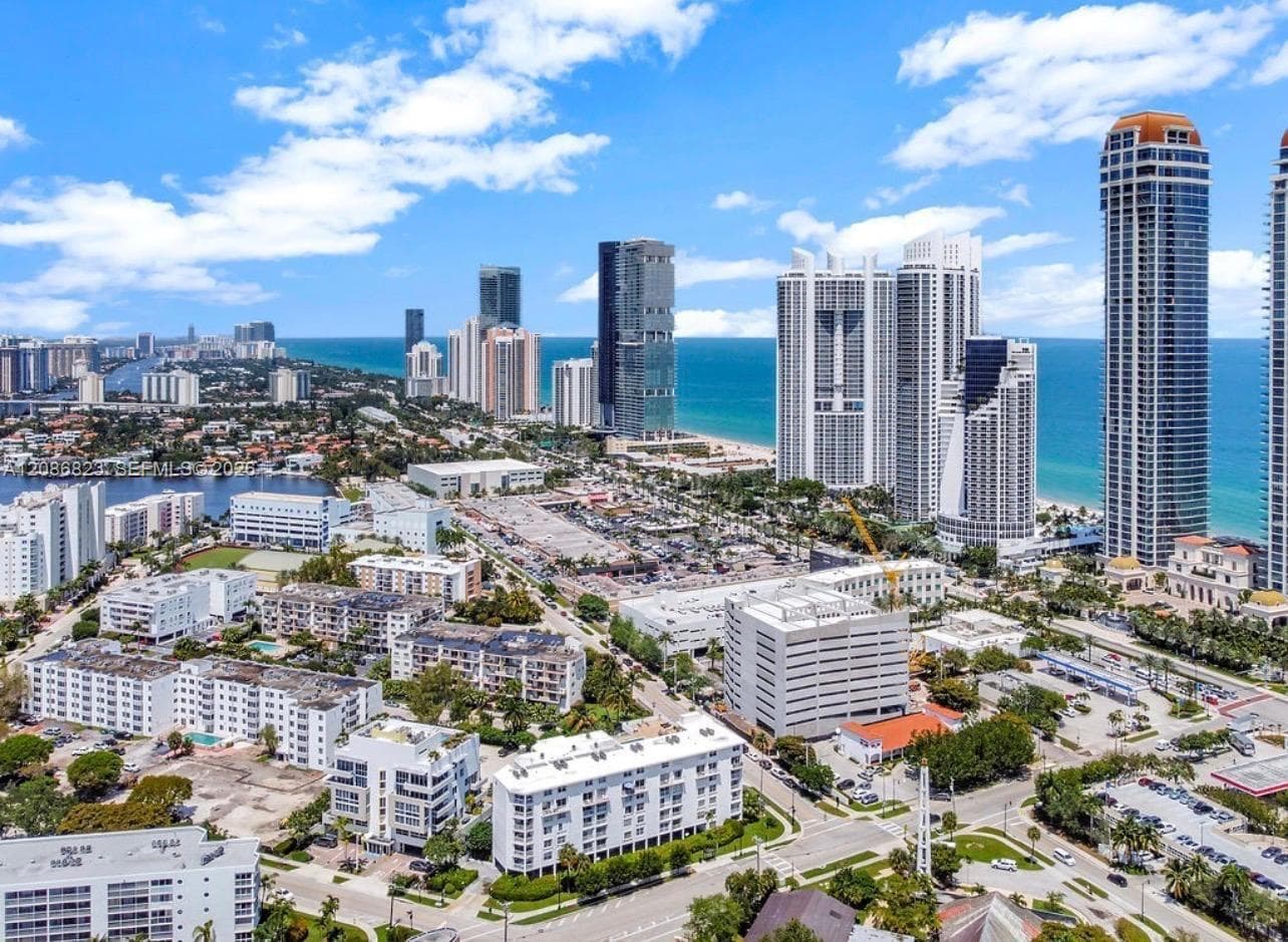 Towne Royale Condo · #204 in Sunny Isles Beach - Photo 2