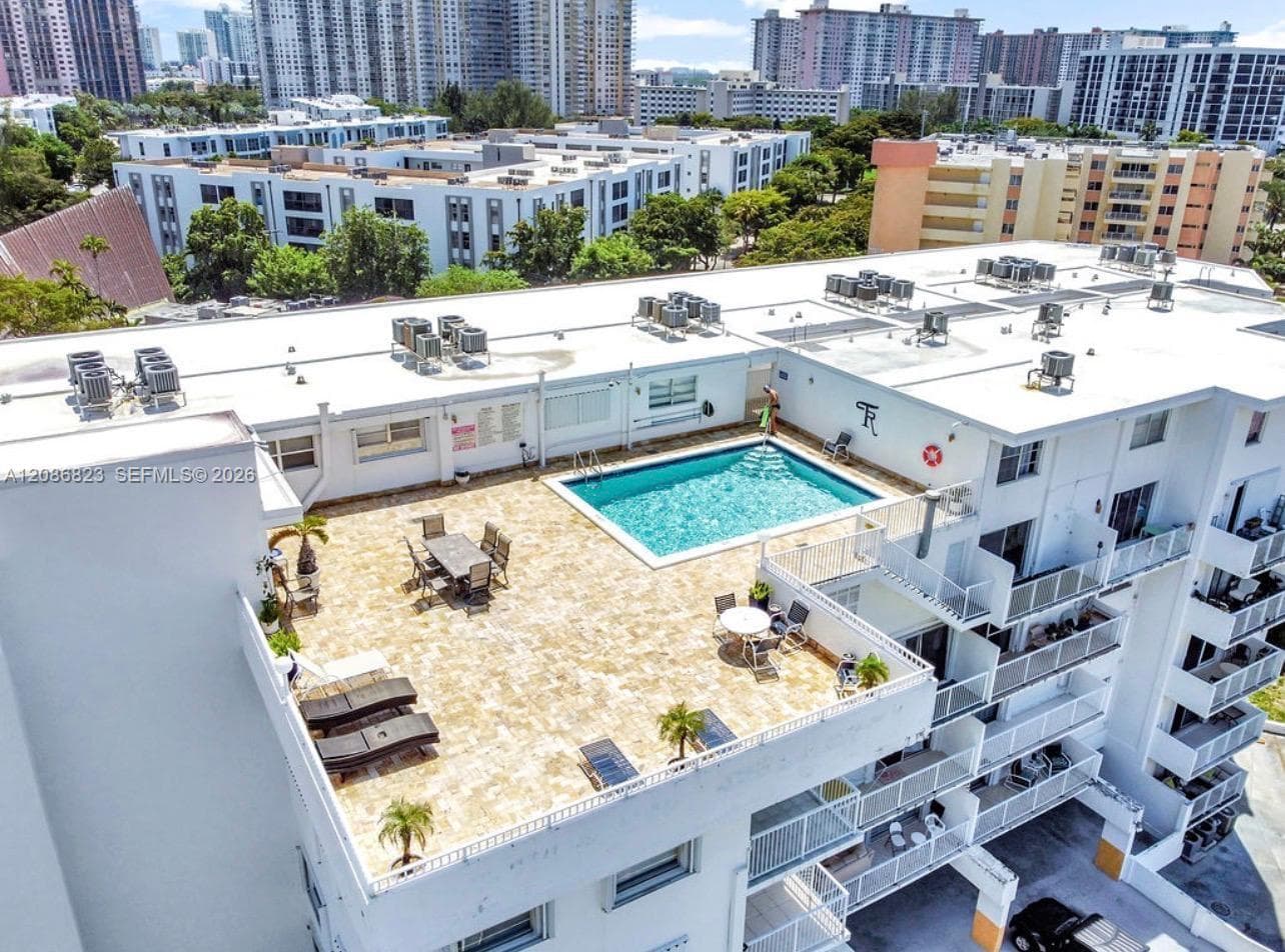 Towne Royale Condo · #204 in Sunny Isles Beach - Photo 7