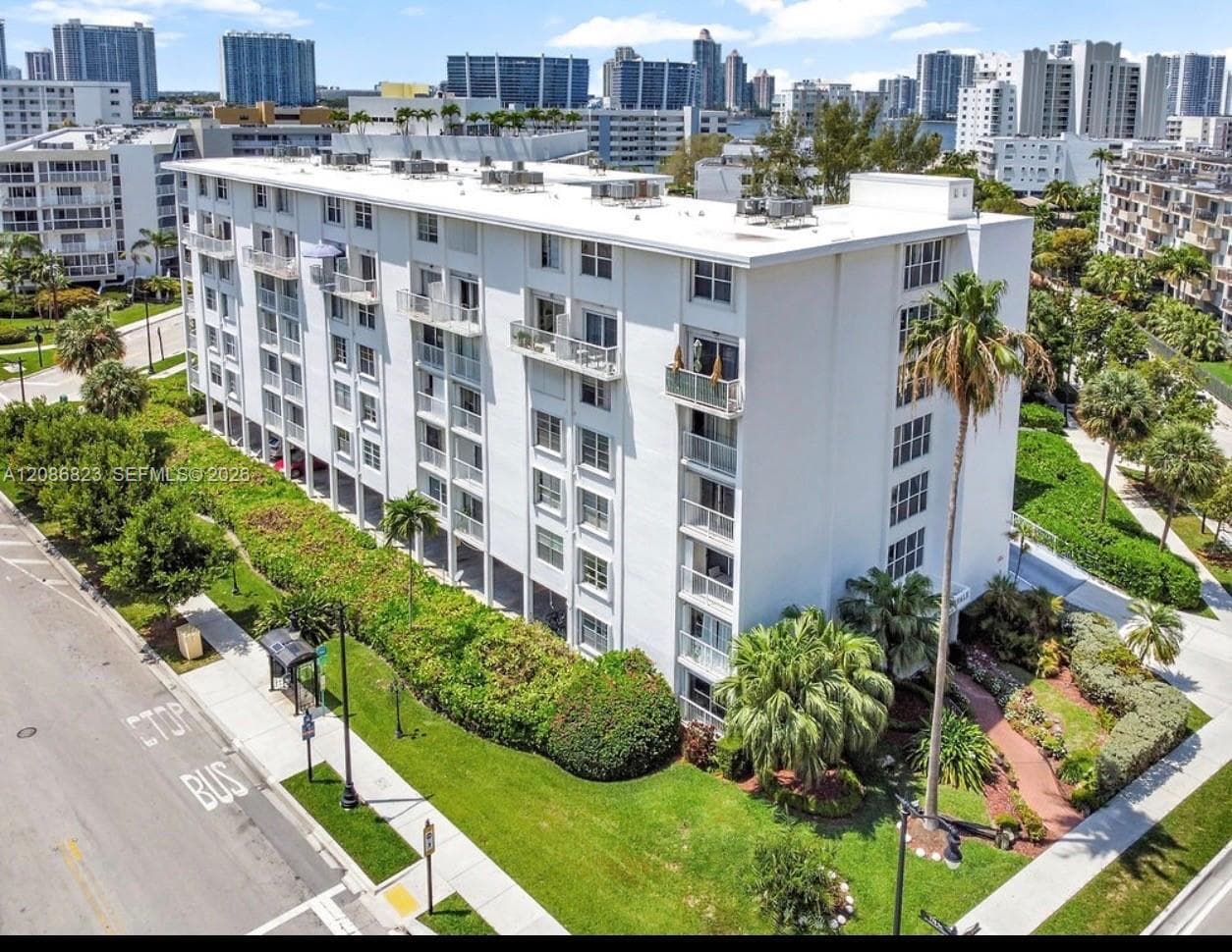 Towne Royale Condo · #204 in Sunny Isles Beach - Photo 1