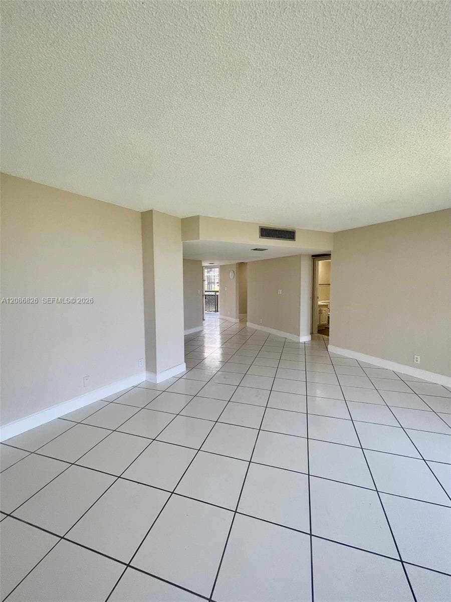 BISCAYA IV CONDO · #608 in Aventura - Photo 17