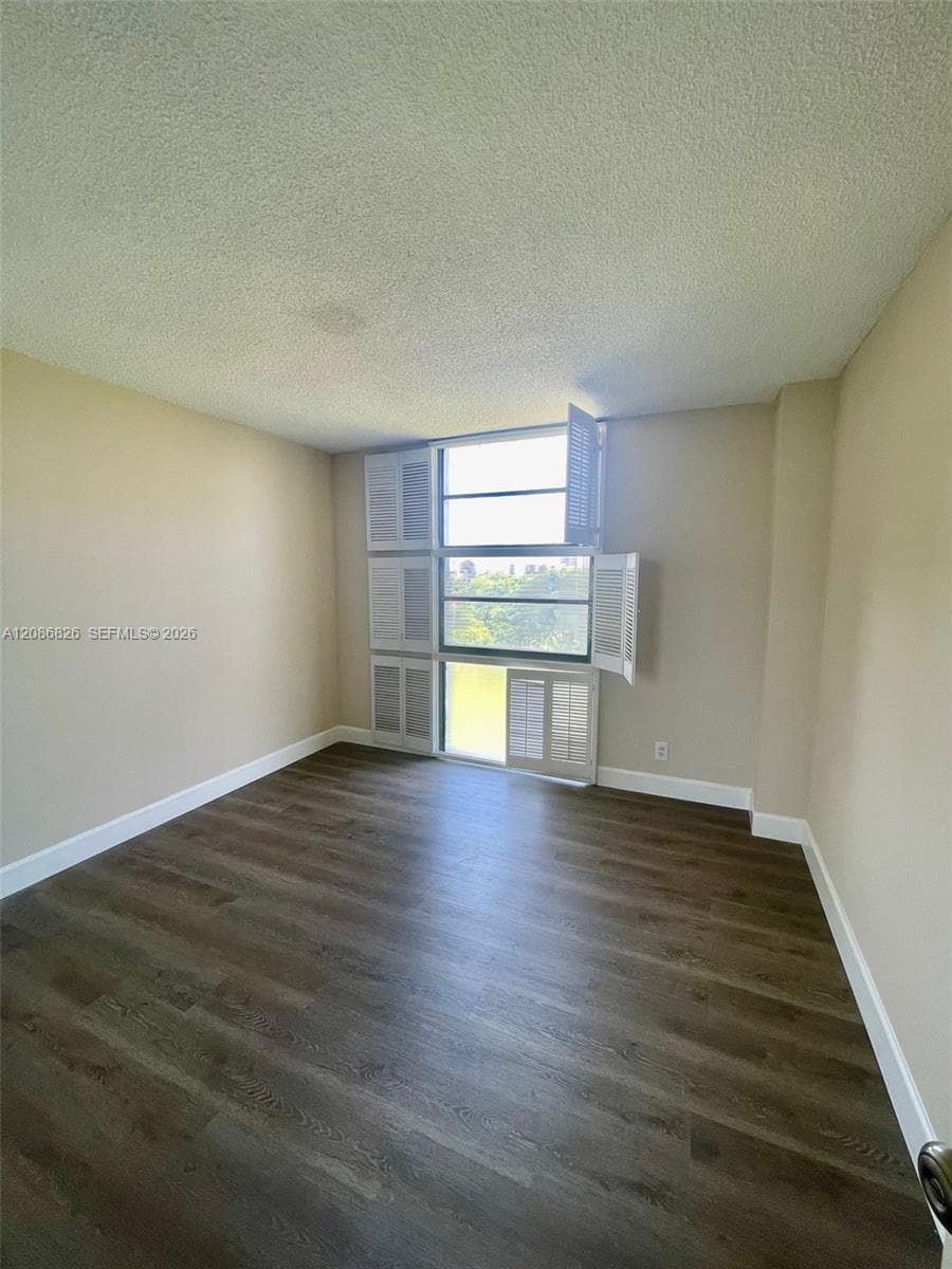 BISCAYA IV CONDO · #608 in Aventura - Photo 12