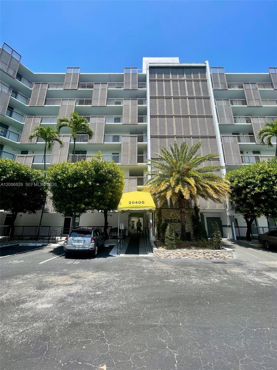 BISCAYA IV CONDO · #608 in Aventura - Photo 1