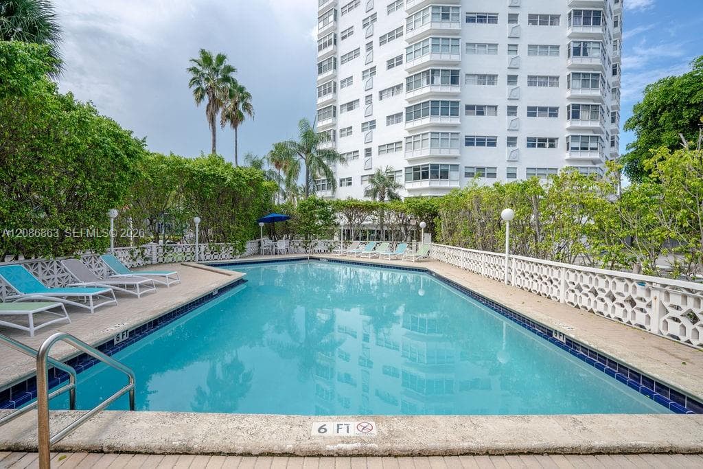 Octagon Towers · #11D in Miami Beach - Photo 24