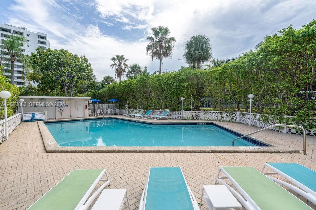 Octagon Towers · #11D in Miami Beach - Photo 21