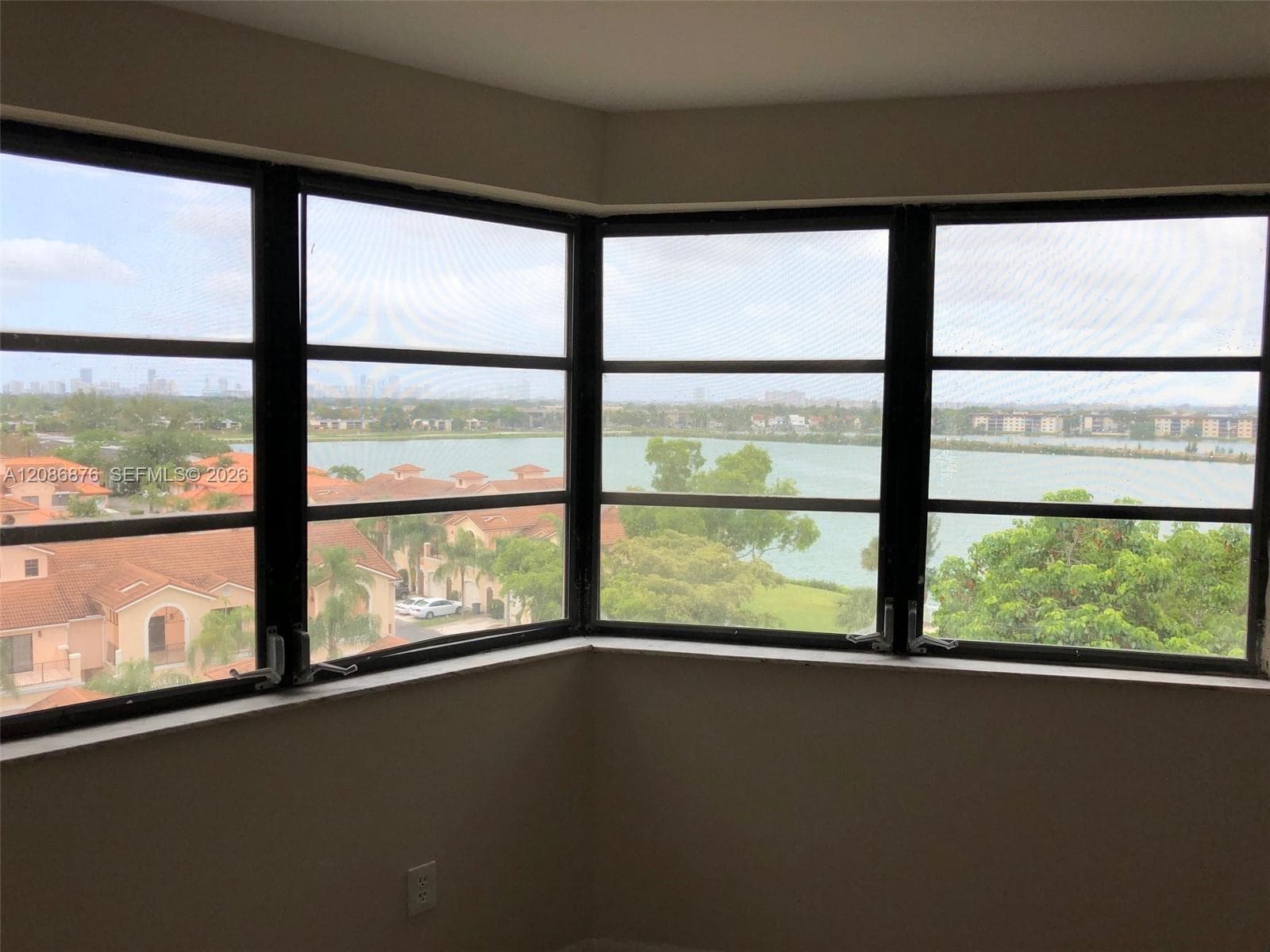 LAKE VIEW OF CALIF CLUB C · #702 in Miami - Photo 14