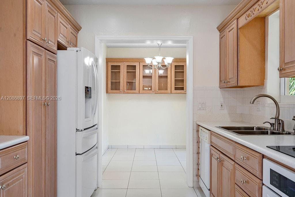 2475 NE 214th St photo 16