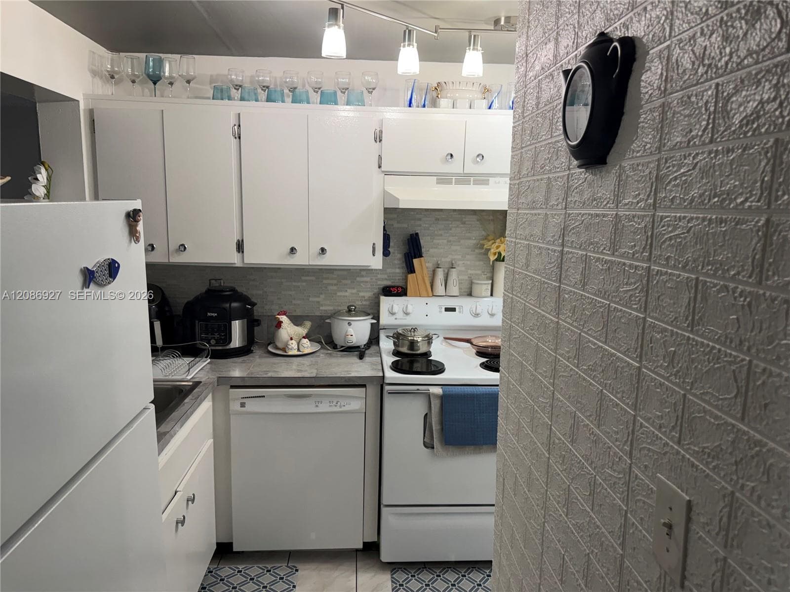 400 NW 107th Ave #4D photo 5