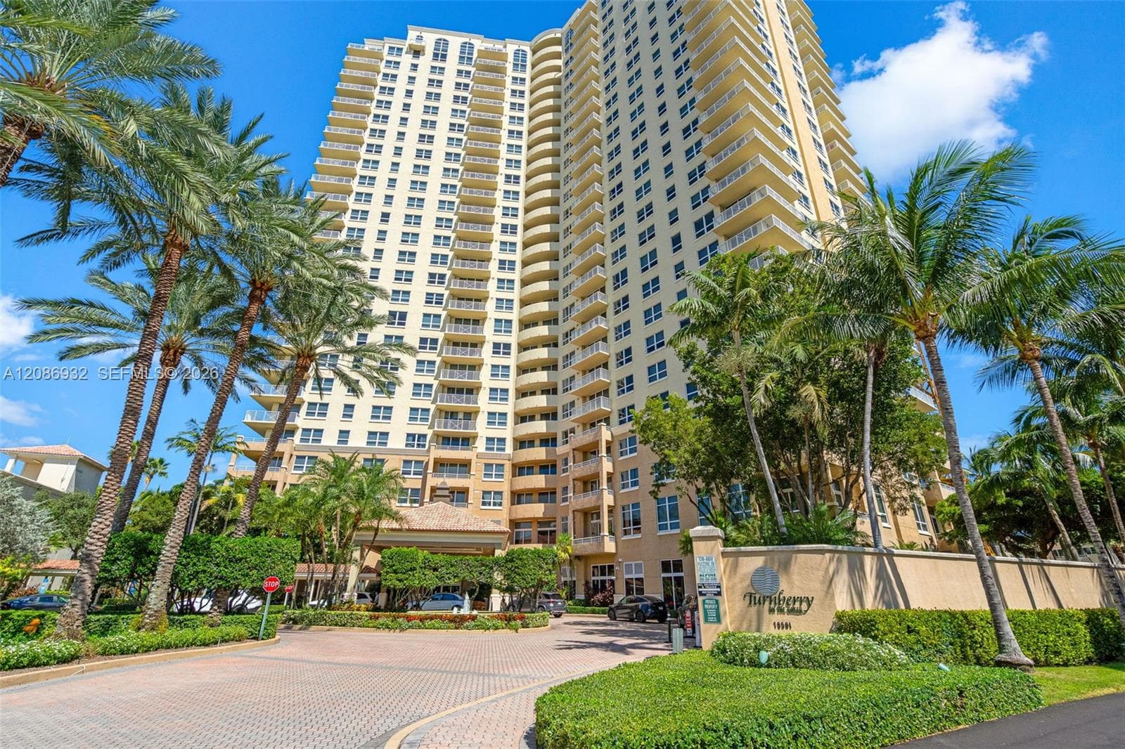 TURNBERRY ON THE GREEN · #1508 in Aventura - Photo 2