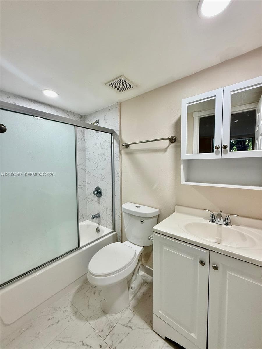 WESTLAND GARDENS CONDO · #215 in Hialeah - Photo 32