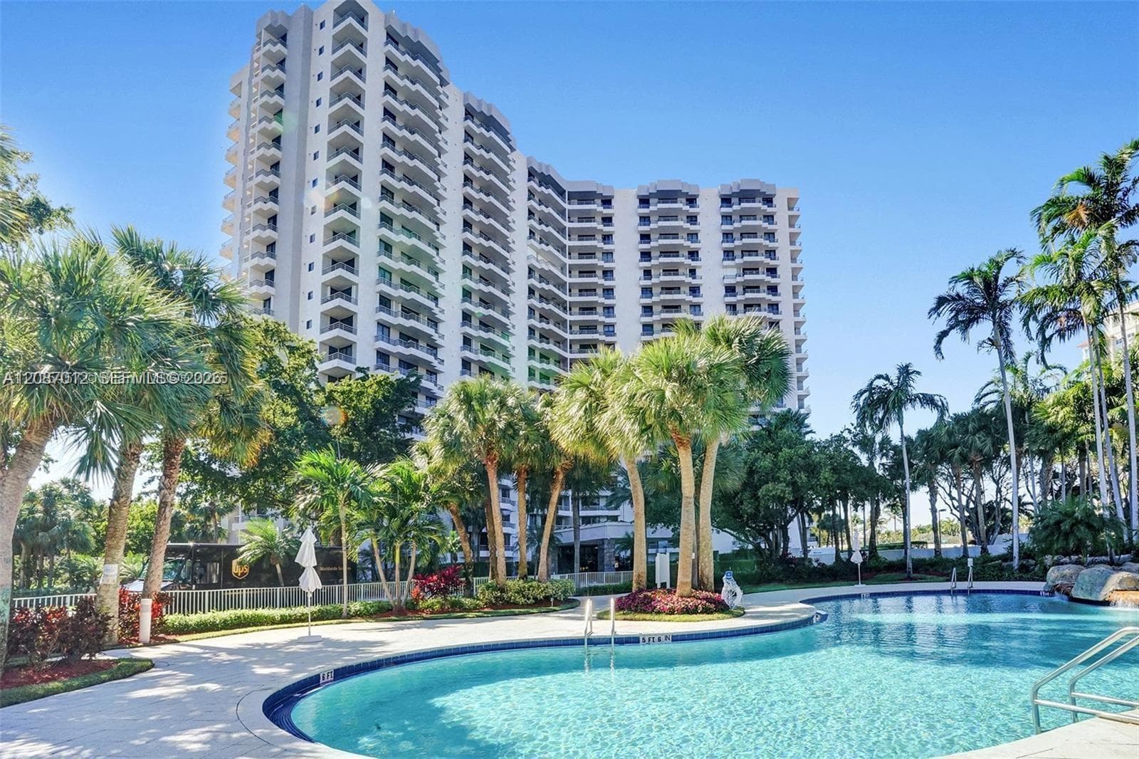 PARC CENTRAL · #LP08 in Aventura - Photo 2