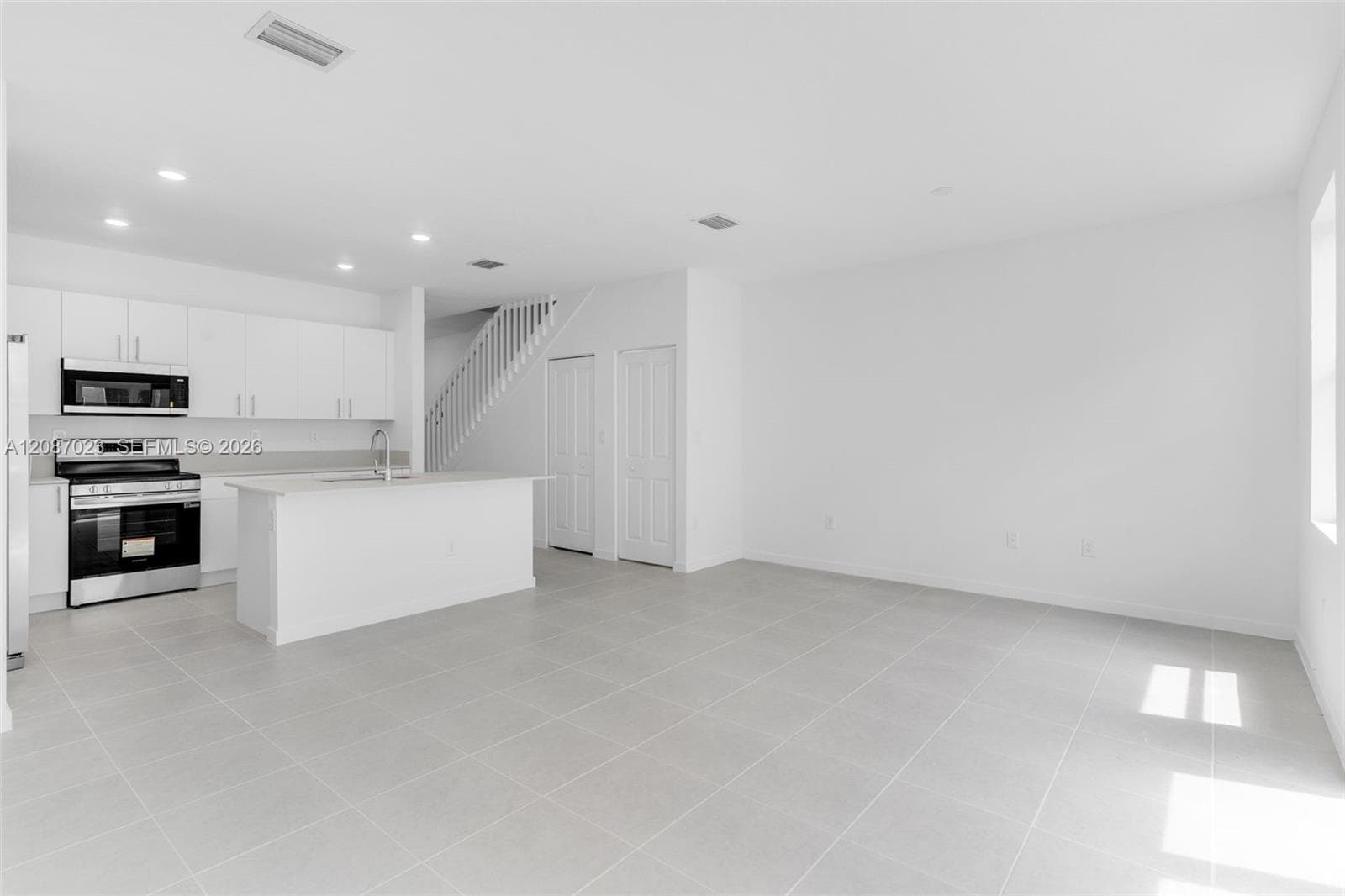 1125 SE 3rd Street photo 9