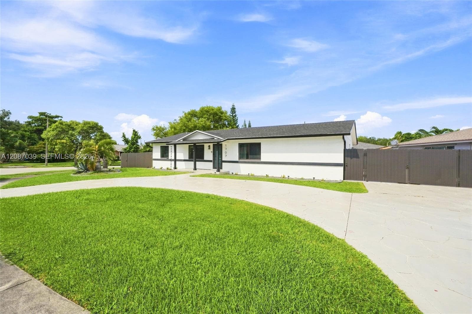 1707 S Curlew Ln photo 2