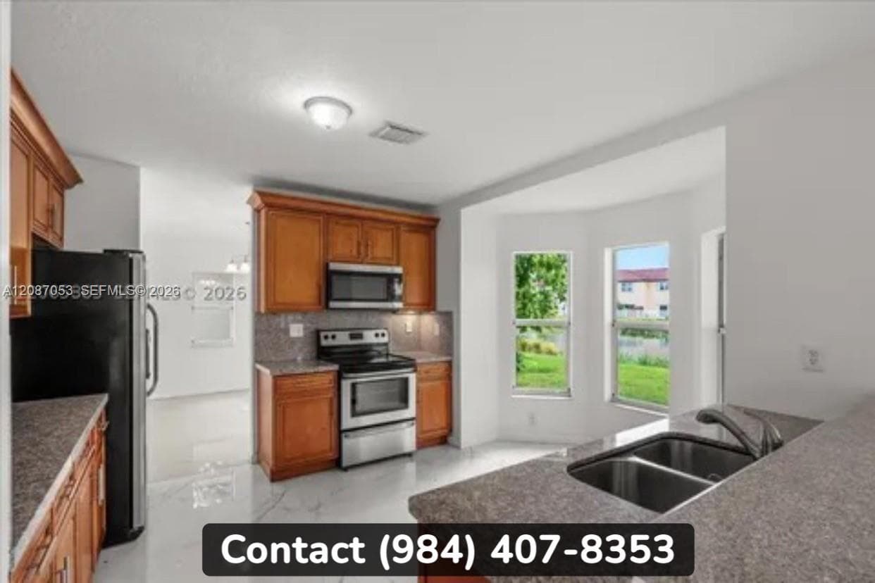 1755 NE 35th Ave photo 1