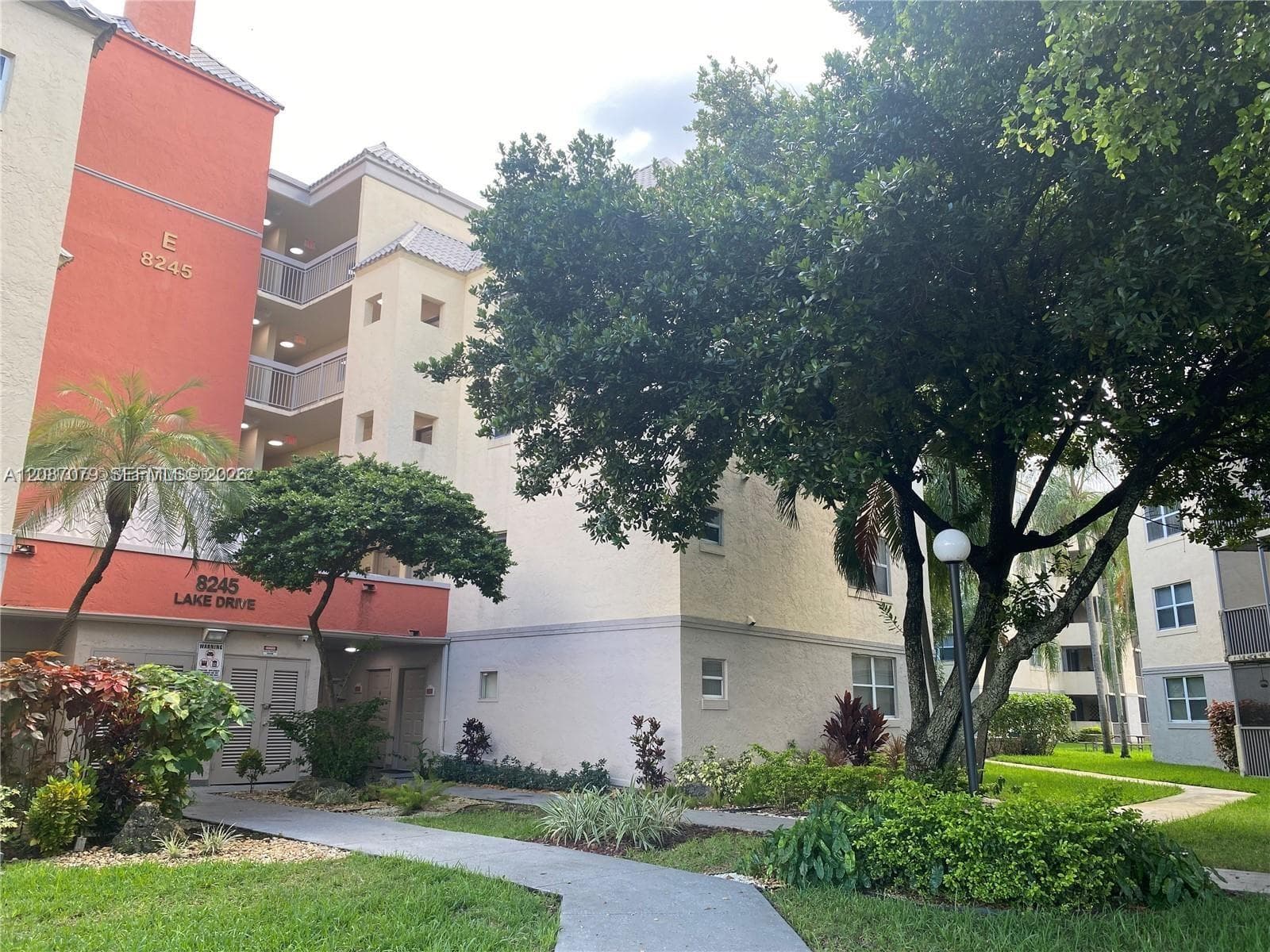 LAS VISTAS AT DORAL CONDO · #104 in Doral - Photo 3
