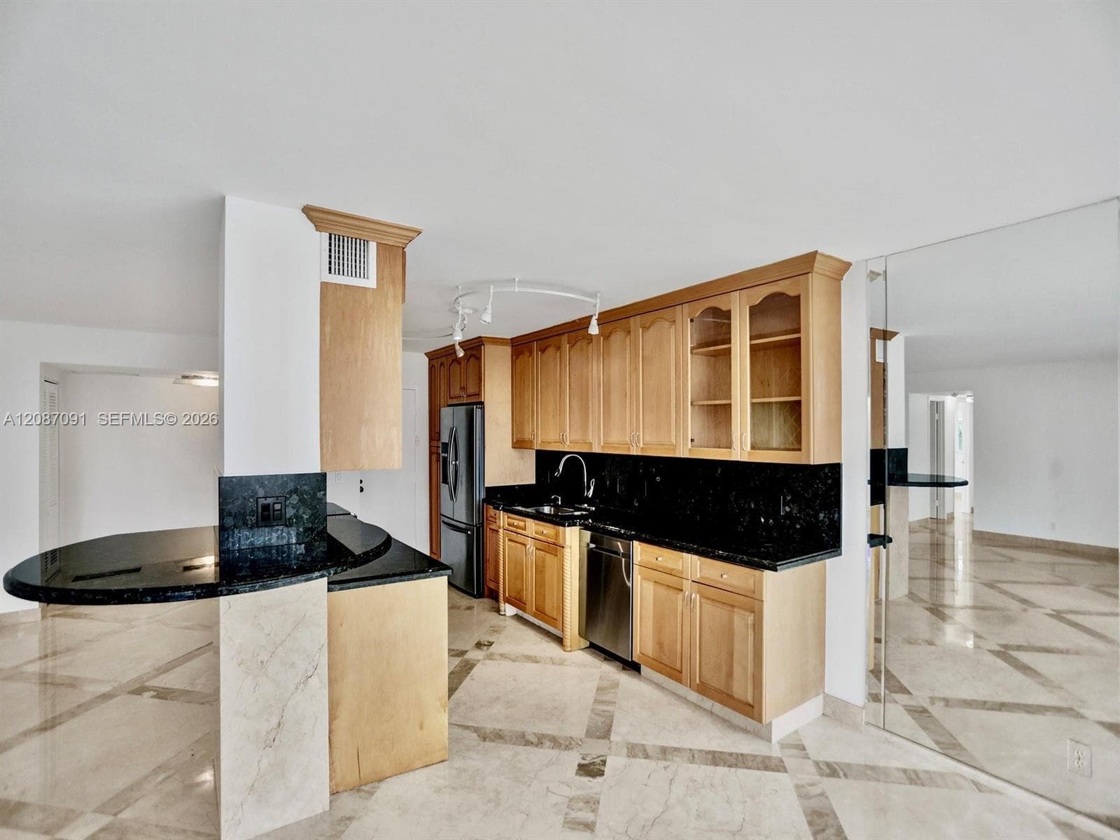LA MER ESTATES · #402 in Hallandale Beach - Photo 32