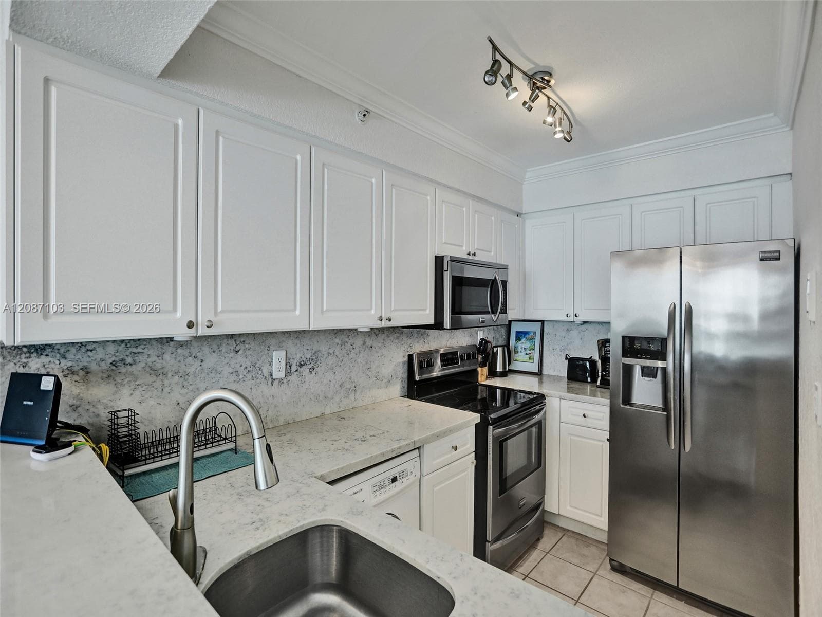 WAVE CONDO · #505 (available now) in Hollywood - Photo 9