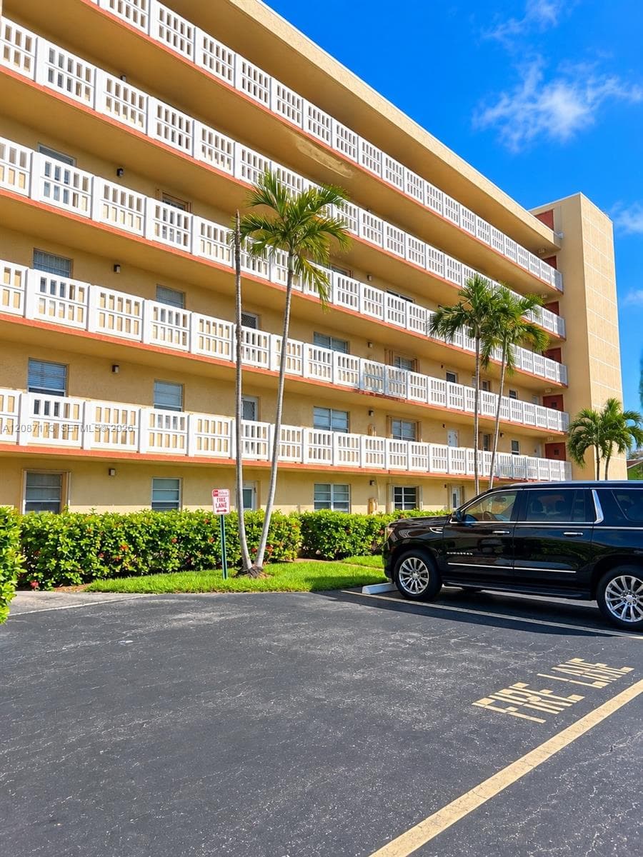 MEADOWBROOK LAKES VIEW CO · #408 in Dania Beach - Photo 2