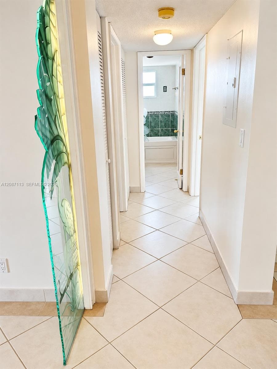 MEADOWBROOK LAKES VIEW CO · #408 in Dania Beach - Photo 17