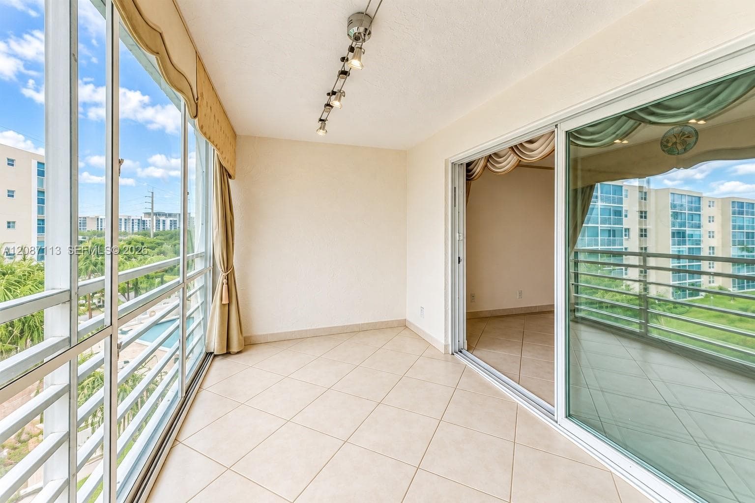 MEADOWBROOK LAKES VIEW CO · #408 in Dania Beach - Photo 16