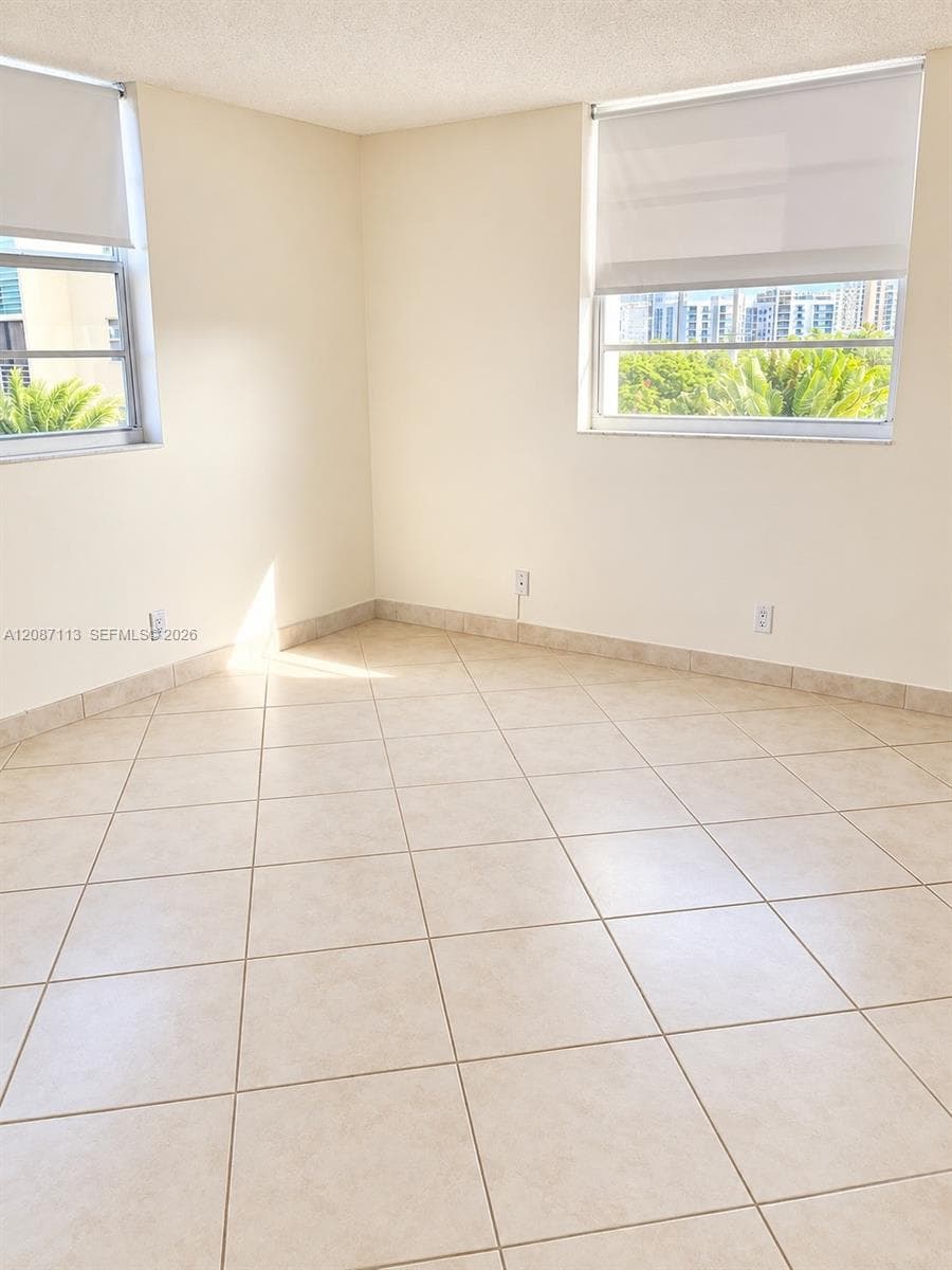 MEADOWBROOK LAKES VIEW CO · #408 in Dania Beach - Photo 22