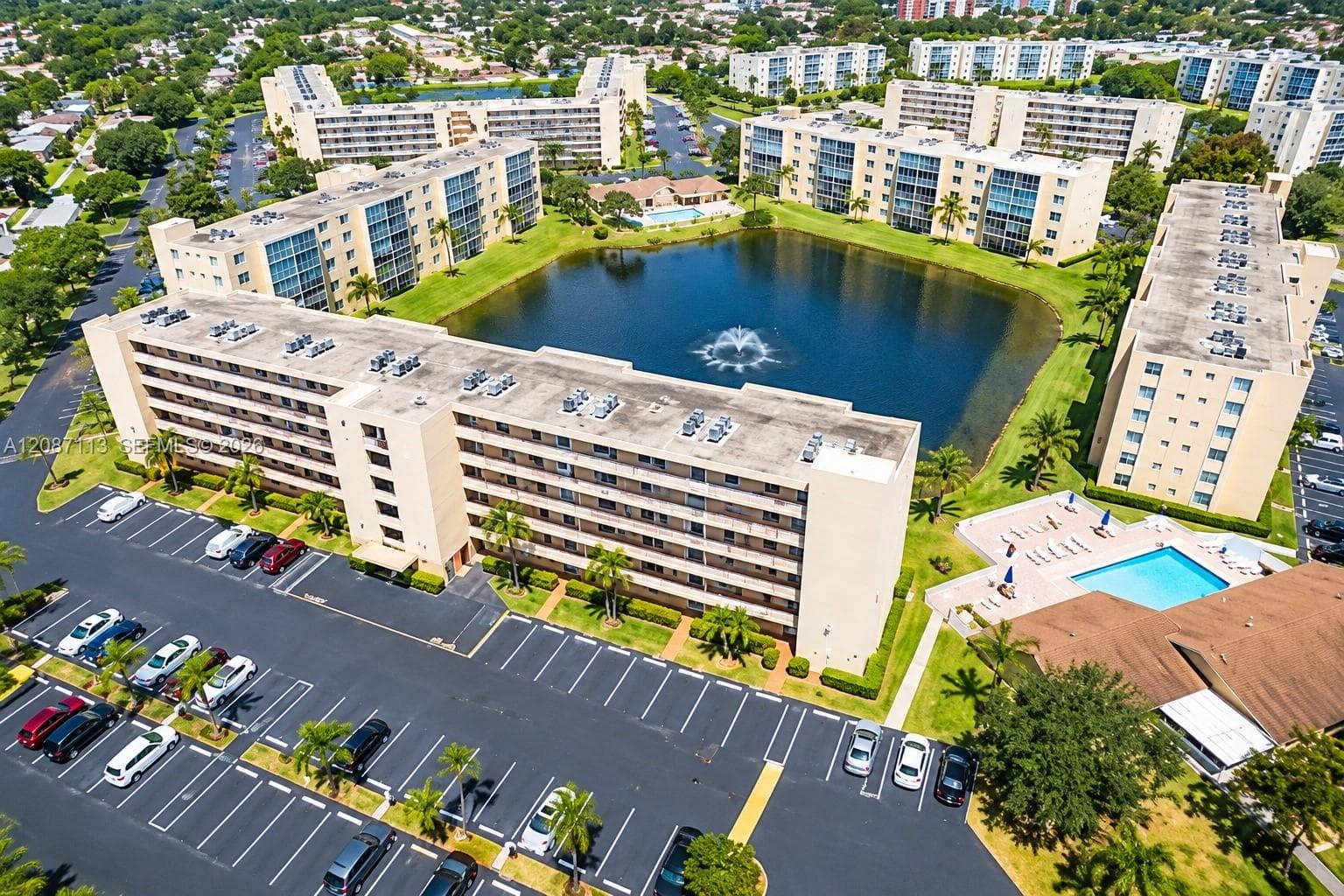MEADOWBROOK LAKES VIEW CO · #408 in Dania Beach - Photo 3
